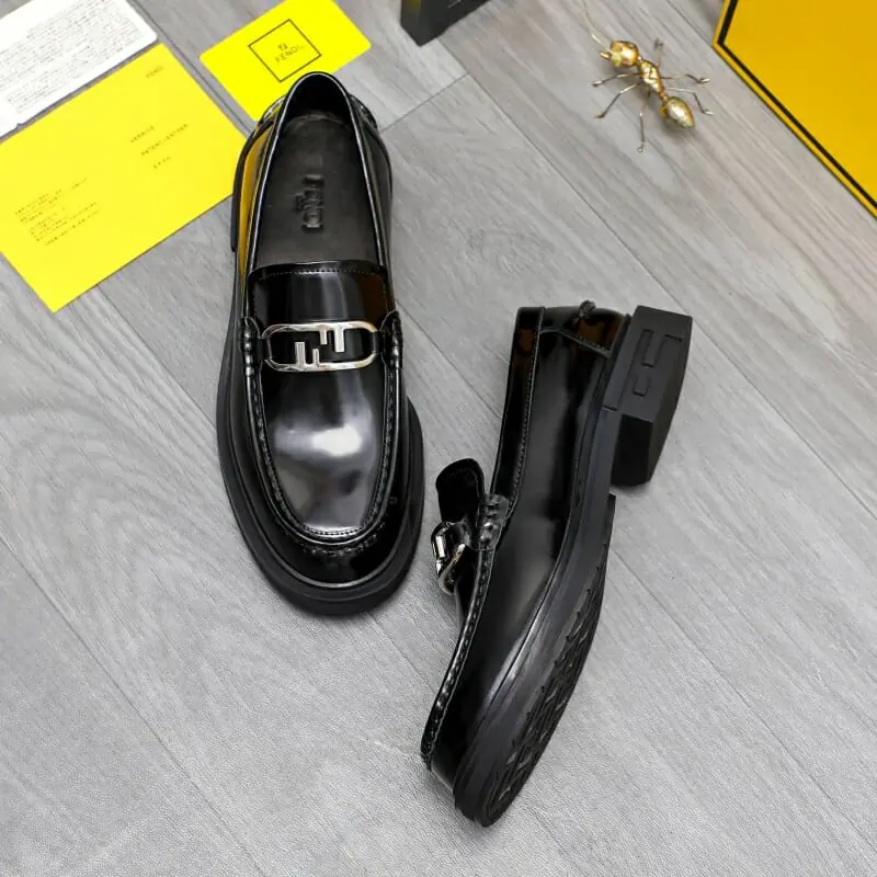 fendi cuir chaussures pour homme s_12209712